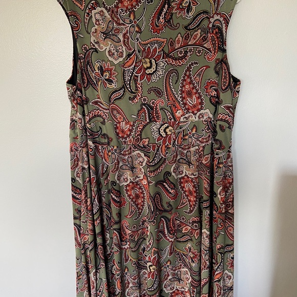 Sandra Darren Woman’s Green Paisley Mid length sleeveless dress, Plus Size 2X - Picture 6 of 13